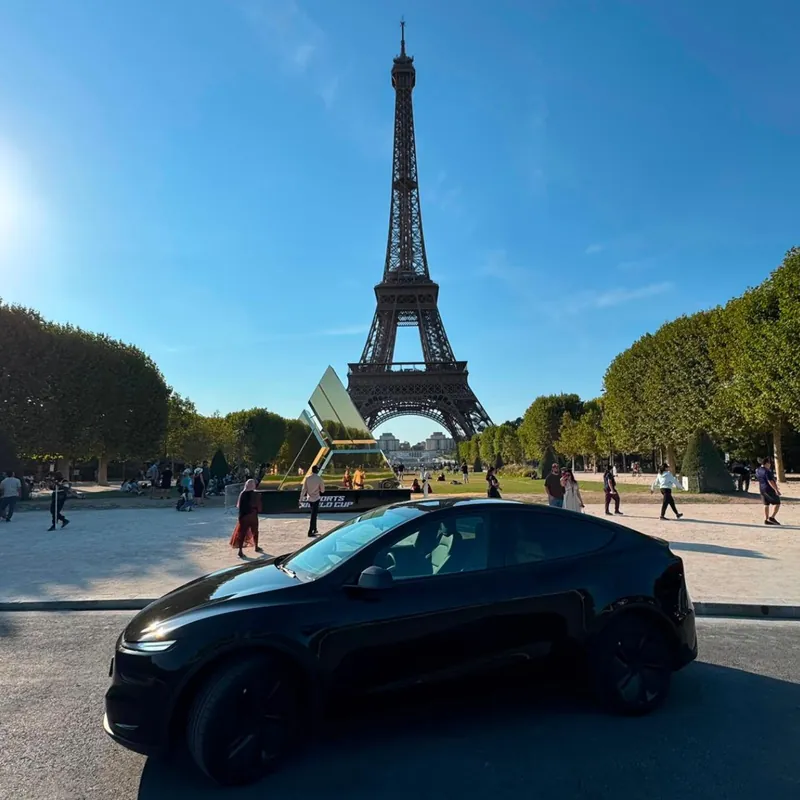 Sedan elétrico da frota Purger Transfer